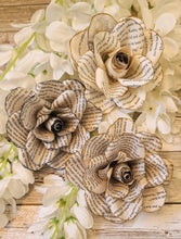 Load image into Gallery viewer, Three mini flowers
